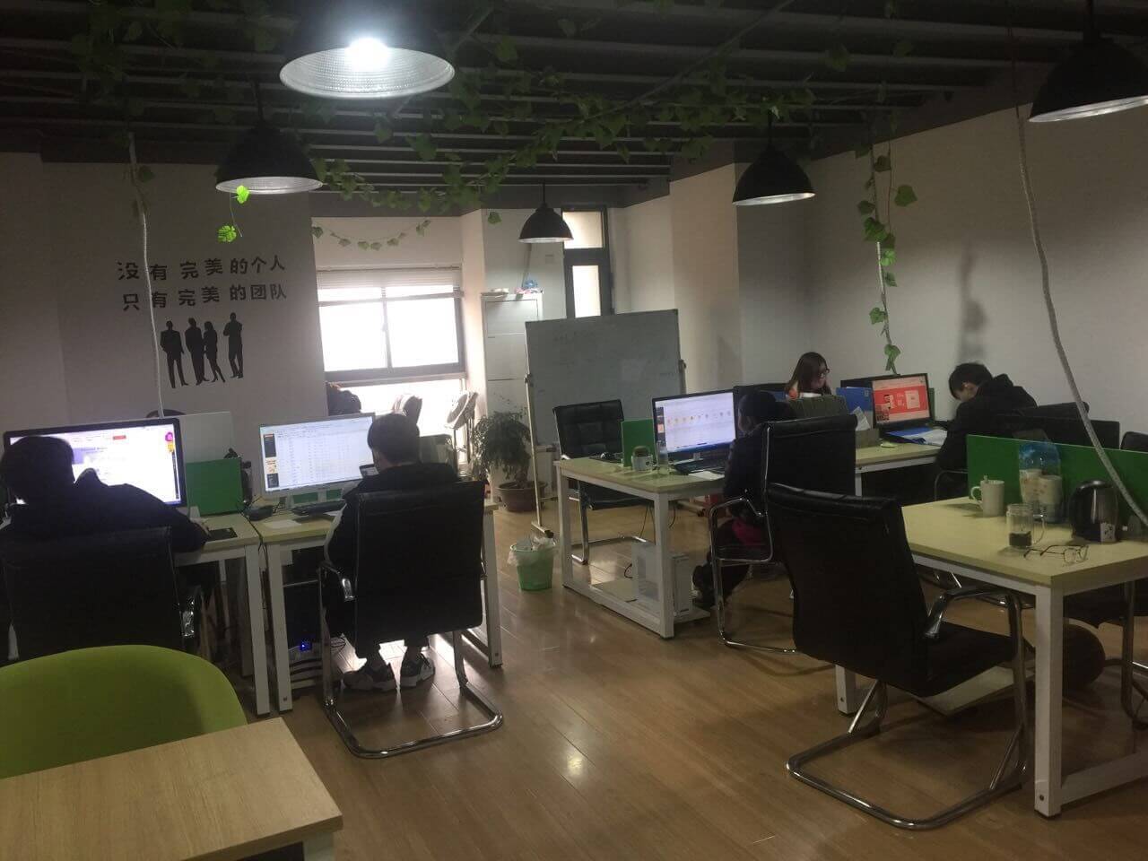 上海宣揚電子商務(wù)有限公司的辦公展示-上海炫園企業(yè)登記代理有限公司 上海宣揚電子商務(wù)有限公司的辦公展示-上海炫園企業(yè)登記代理有限公司